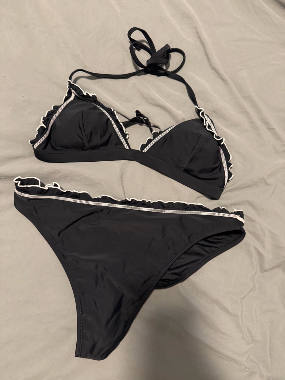 Cupshe Women’s Black Ruffle Trim Bikini Set